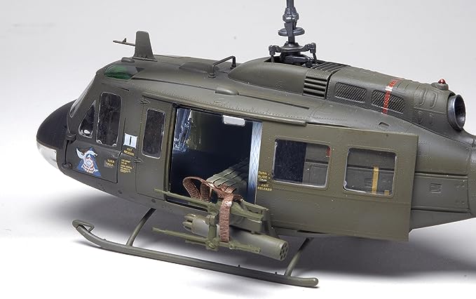 1:32 UH-1D Huey Gunship Model - Image 3
