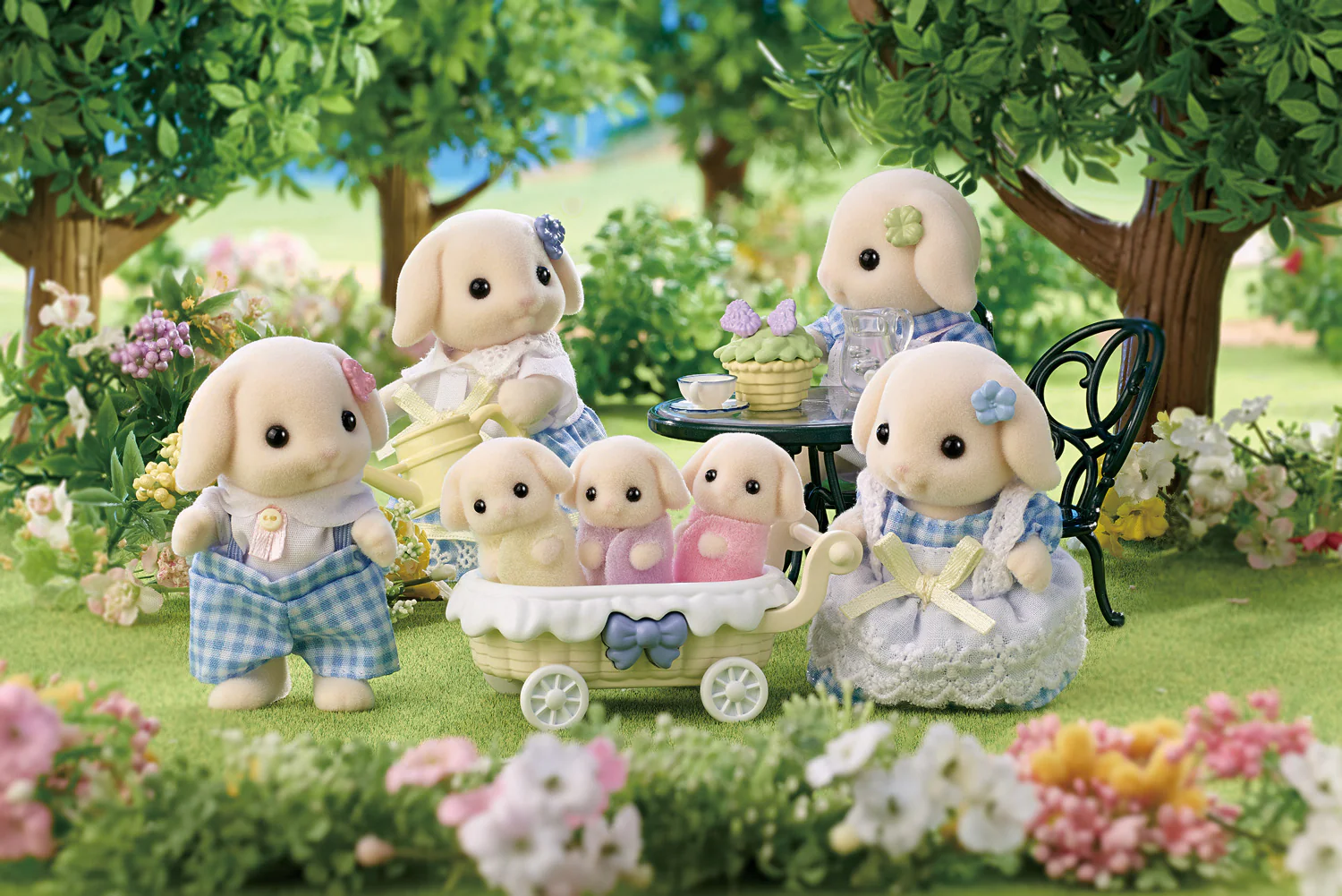 Calico Critters Flora Rabbit Family - Image 2