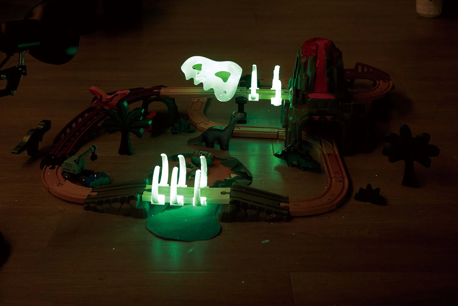 Dinosaur Railway Adventure Set - Image 4