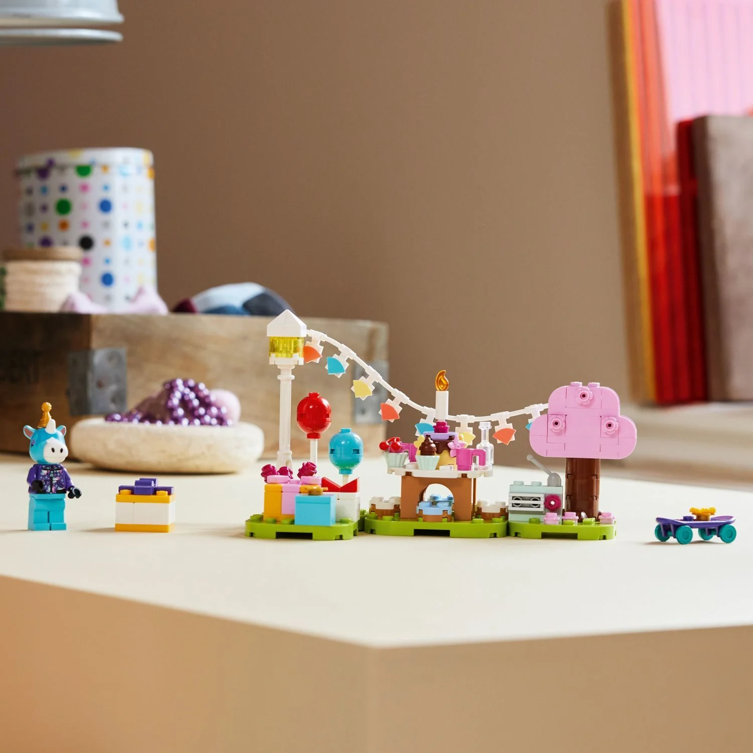 LEGO® Animal Crossing: Julian's Birthday Party 77046 - Image 3