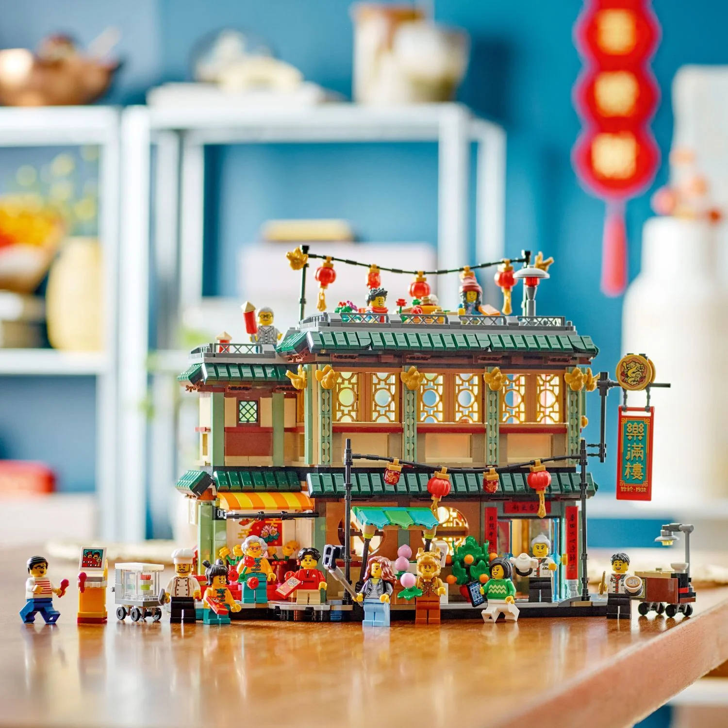 LEGO® Chinese Festivals: Family Reunion Celebration 80113 - Image 4