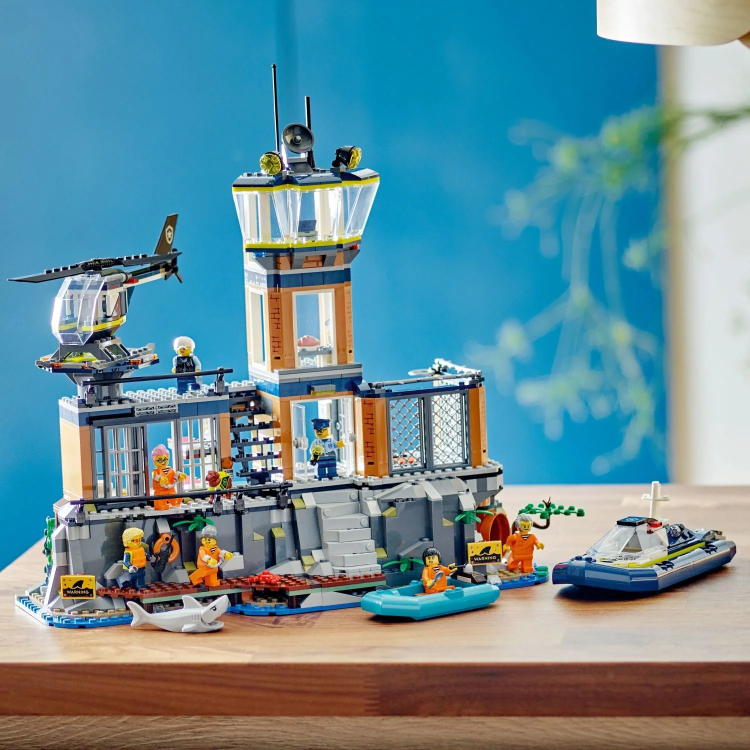 LEGO® City Police: Police Prison Island 60419 - Image 3