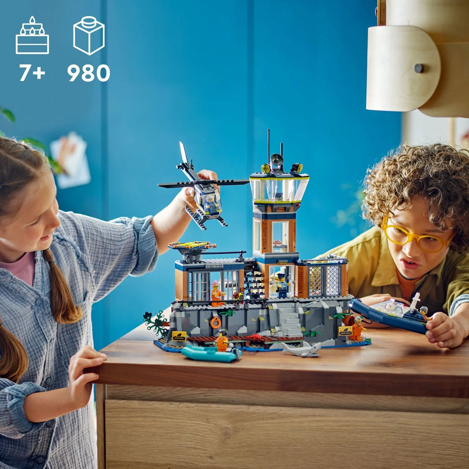 LEGO® City Police: Police Prison Island 60419 - Image 4