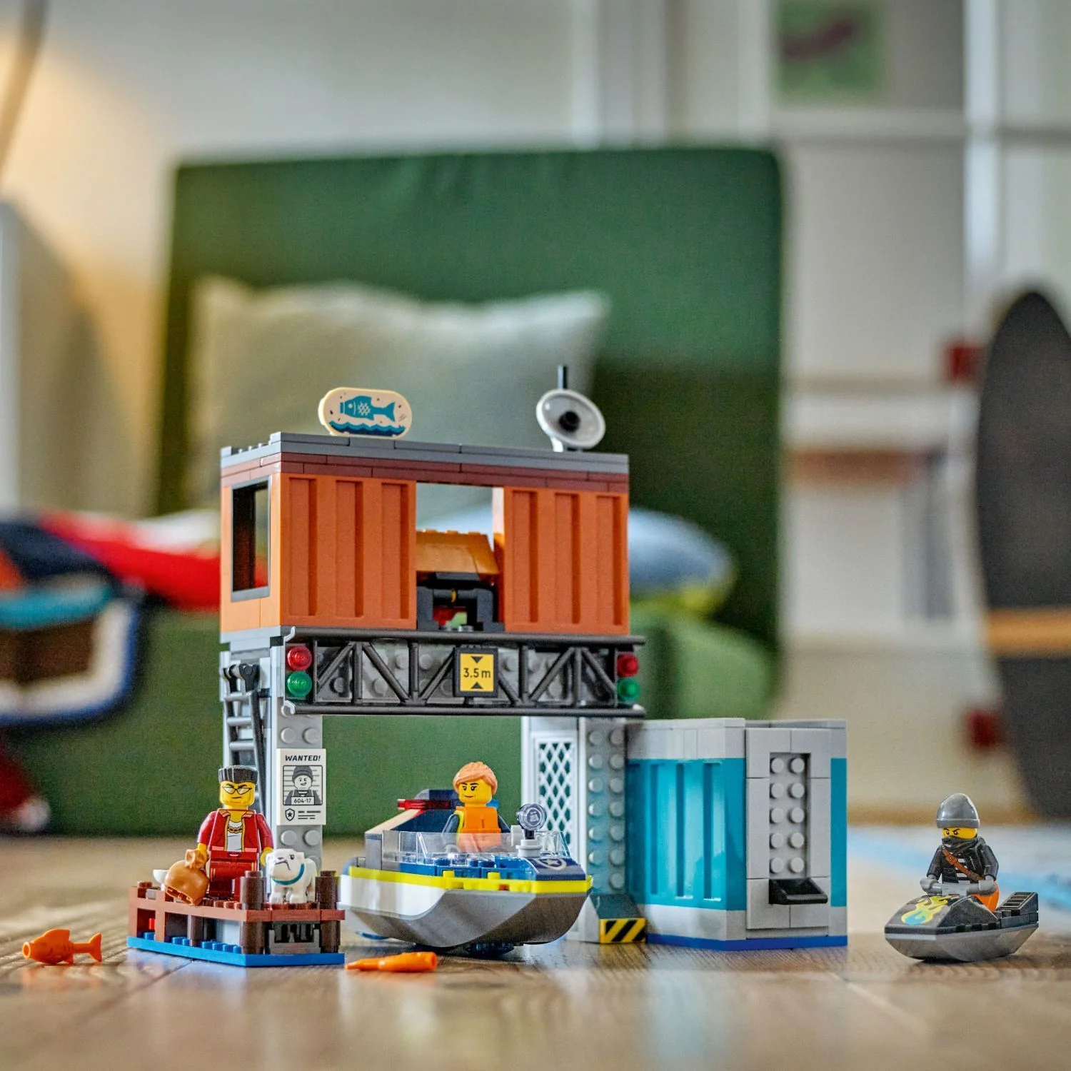 LEGO® City Police: Police Speedboat and Crooks' Hideout 60417 - Image 3