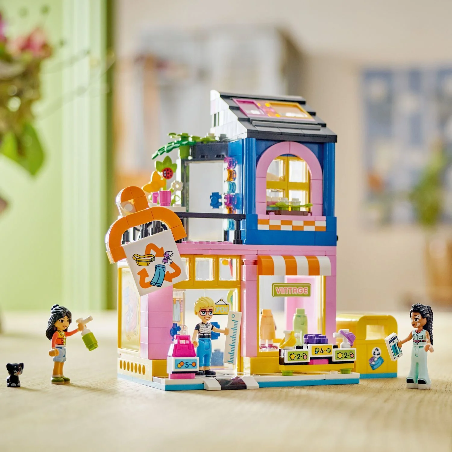 LEGO® Friends™ Vintage Fashion Store 42614 - Image 3