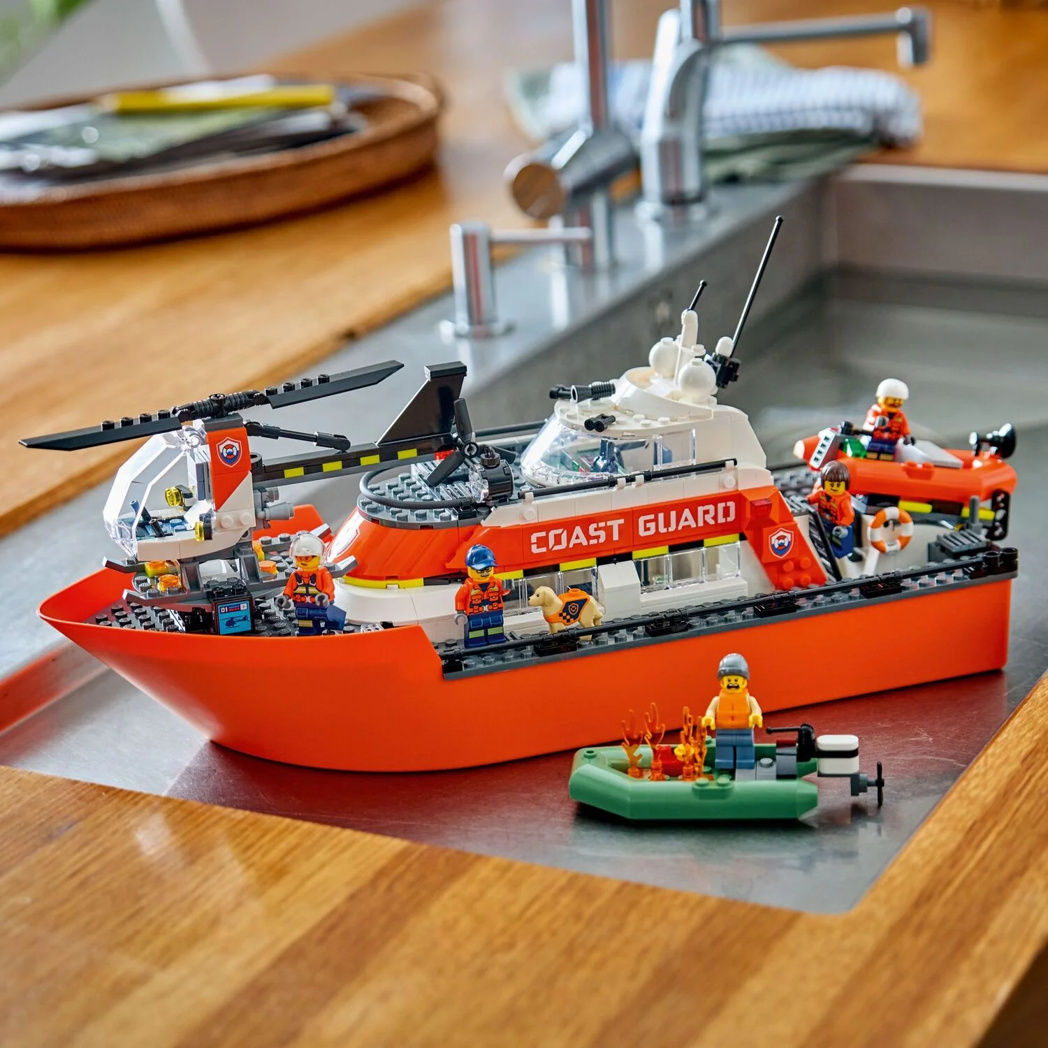 LEGO City Exploration: Coast Guard Rescue Boat & Helicopter - Image 10