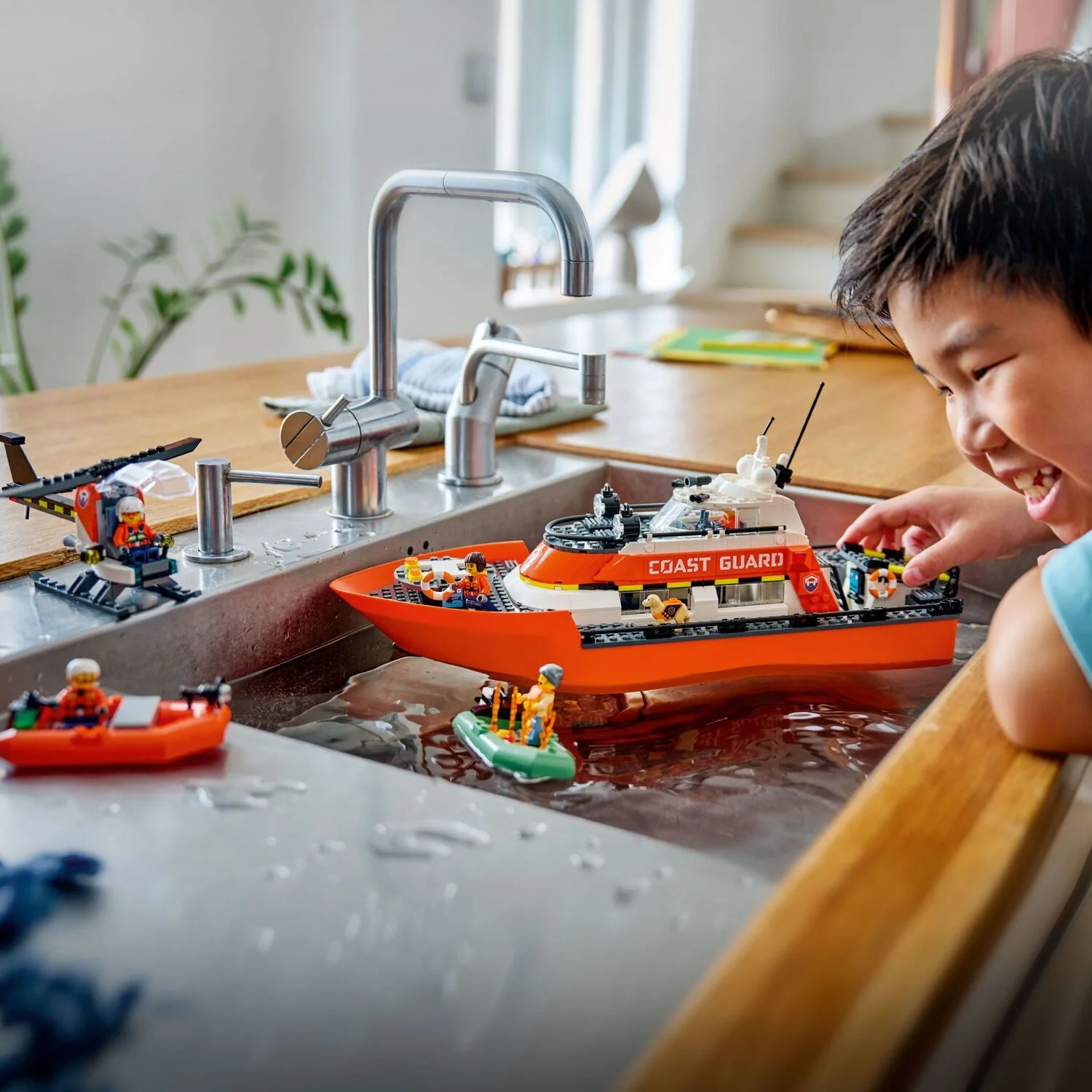 LEGO City Exploration: Coast Guard Rescue Boat & Helicopter - Image 9