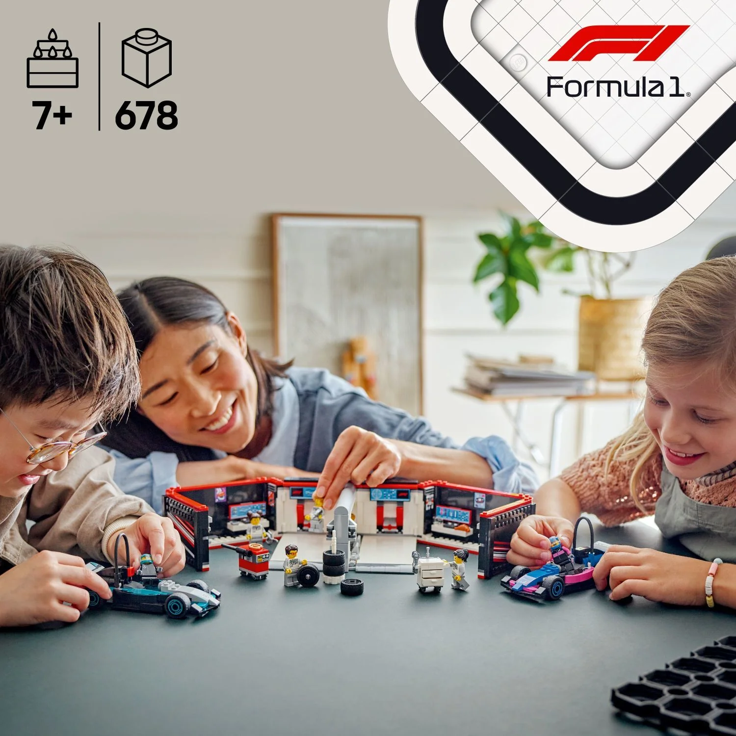 LEGO® City Formula 1: F1® Garage & Mercedes-AMG & Alpine Cars 60444 - Image 3