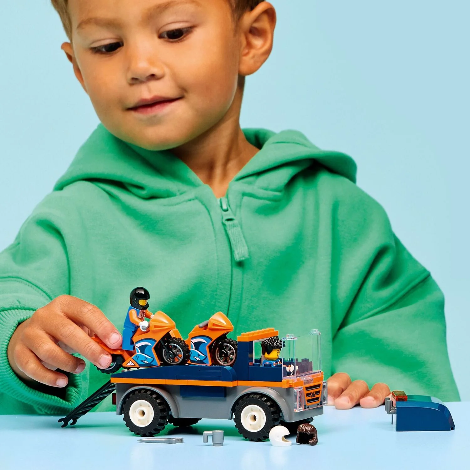 LEGO City Great Vehicles: Motorcycle Transporter - Image 9