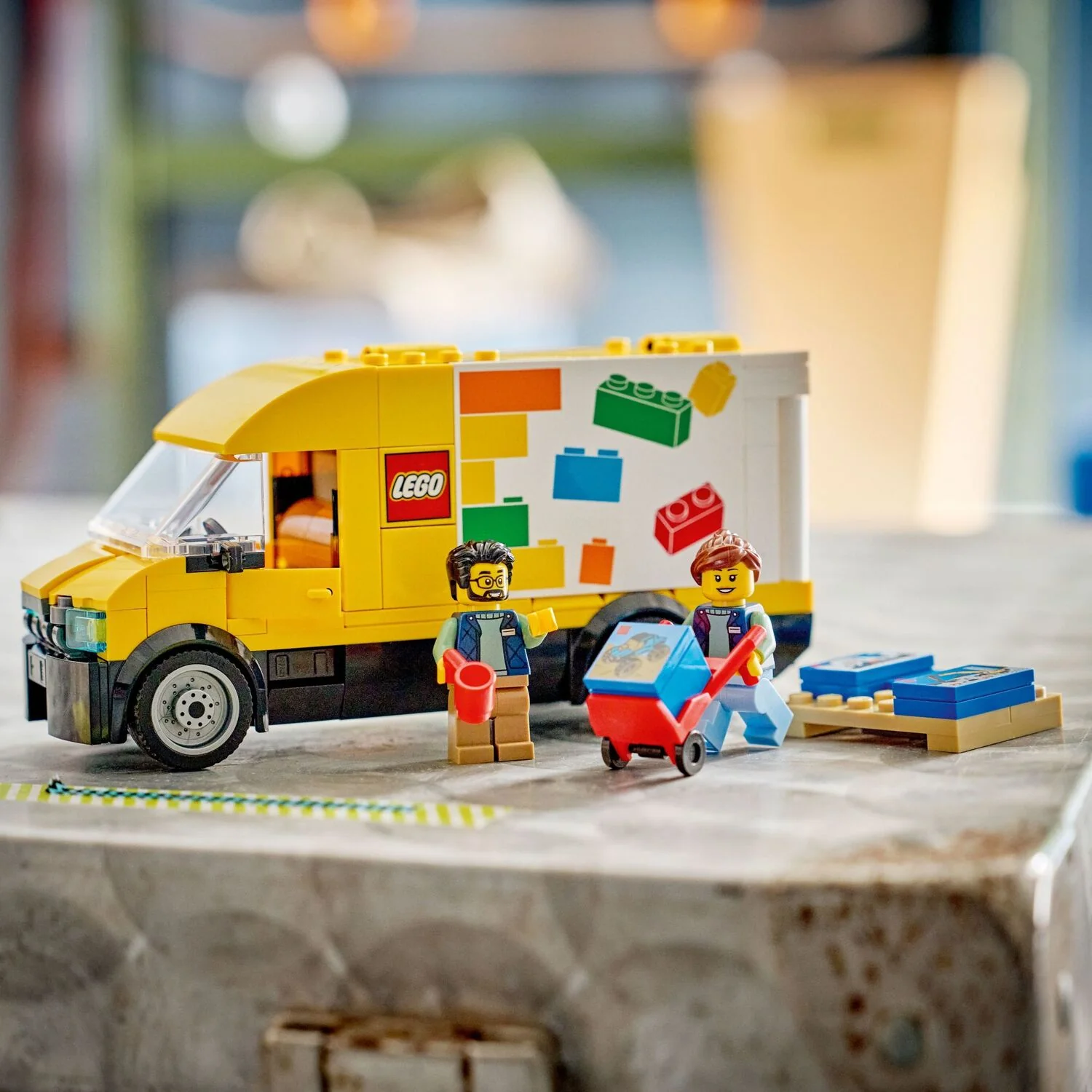 LEGO City Great Vehicles: The LEGO® Van - Image 10