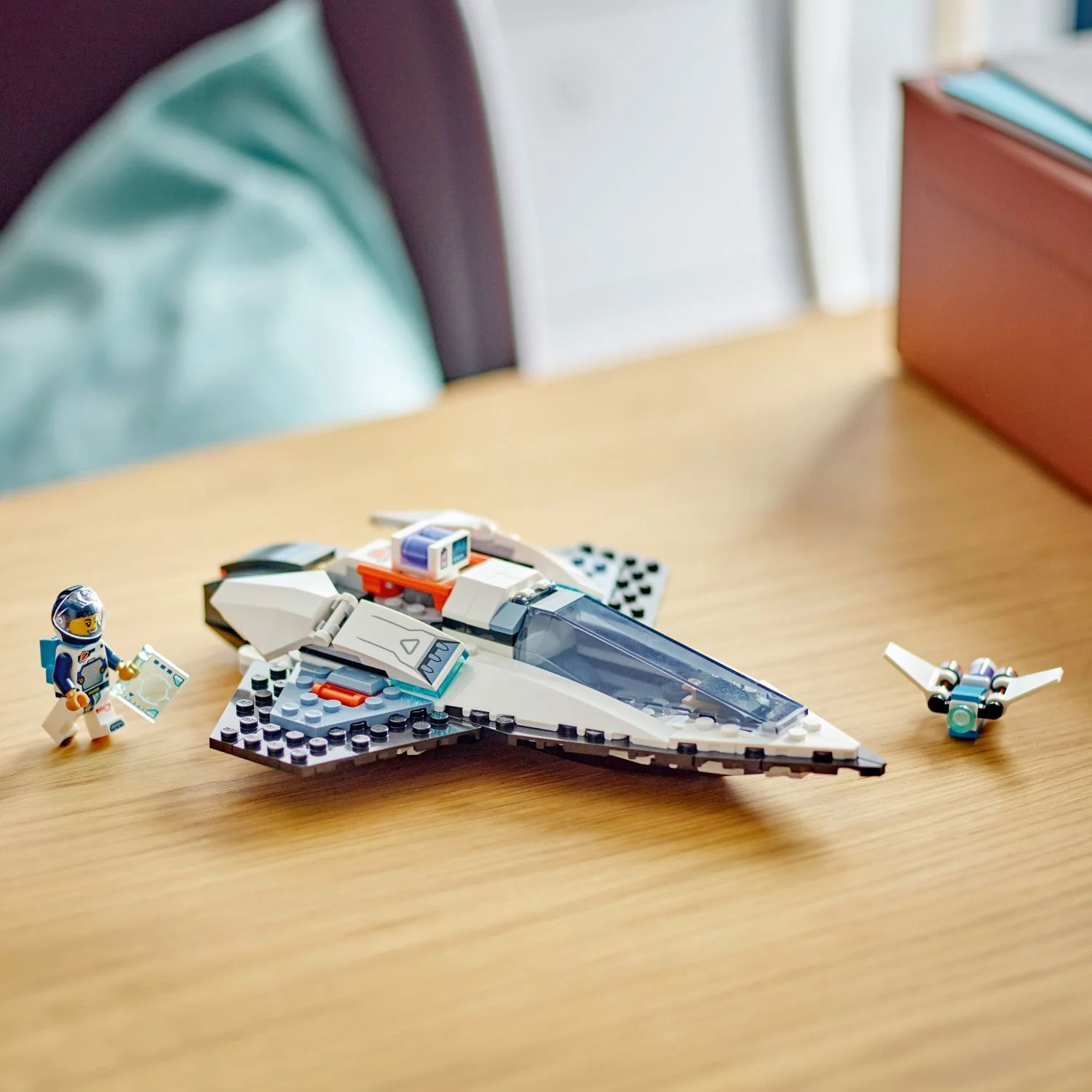 LEGO® City Space: Interstellar Spaceship 60430 - Image 3
