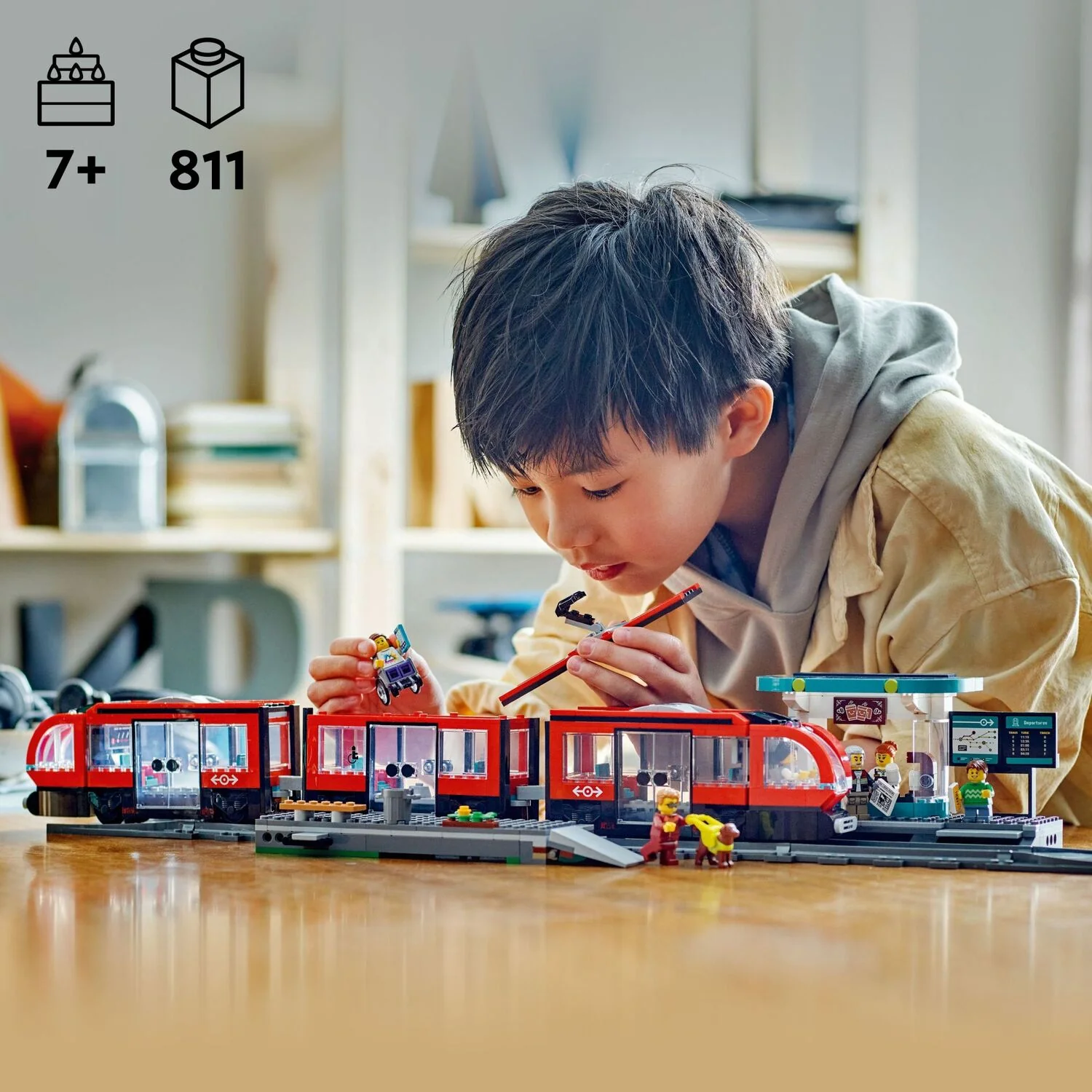 LEGO® City Trains: Downtown Streetcar and Station 60423 - Image 4