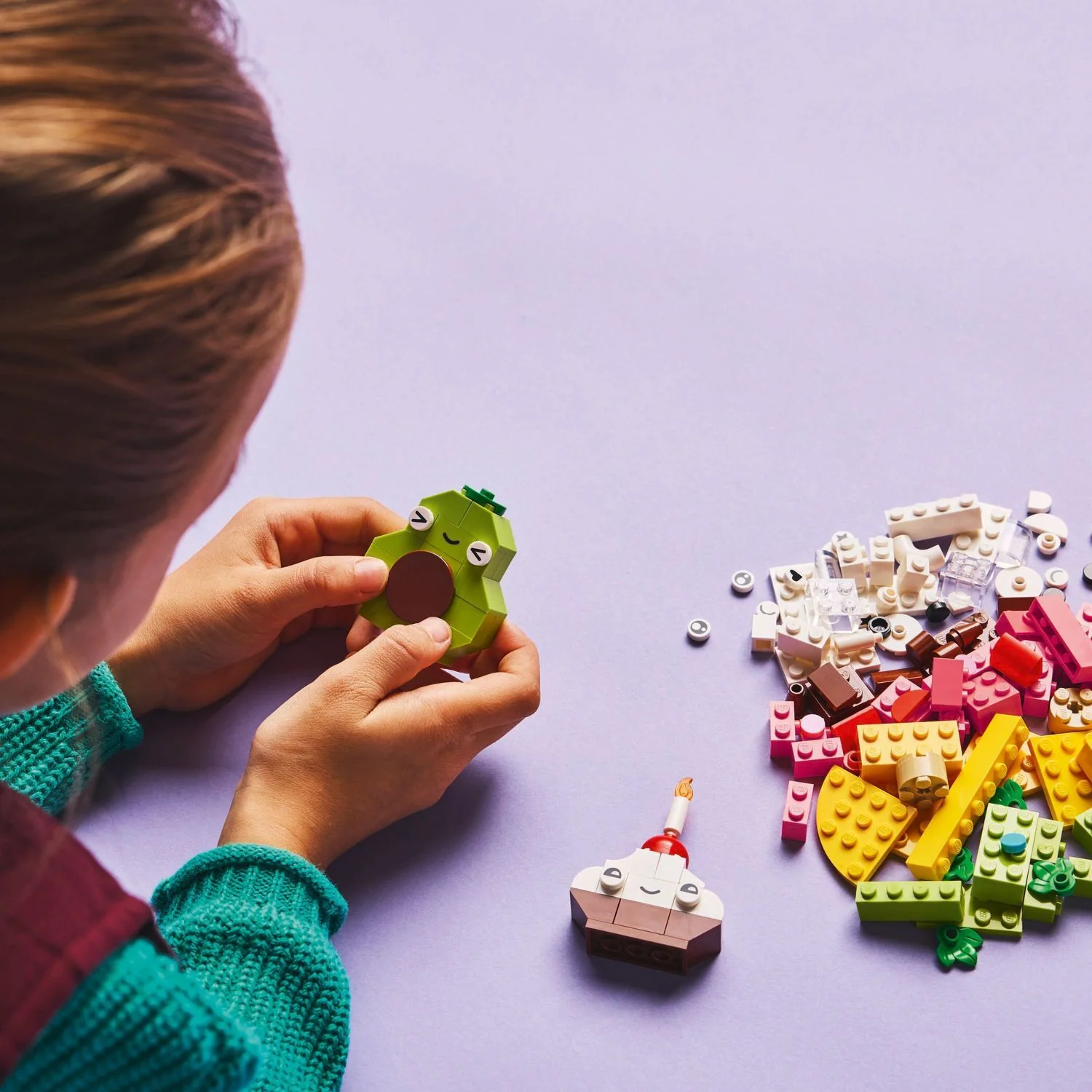 LEGO® Classic: Creative Food Friends 11039 - Image 4