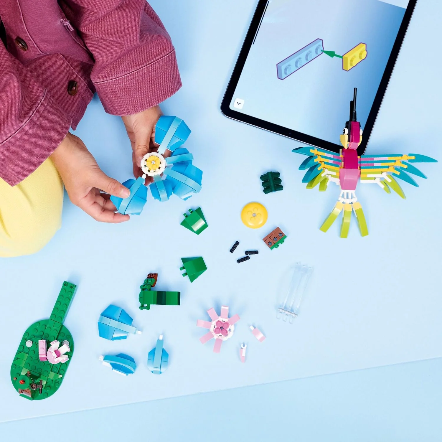 LEGO Creator: Wild Animals: Colorful Hummingbird - Image 6