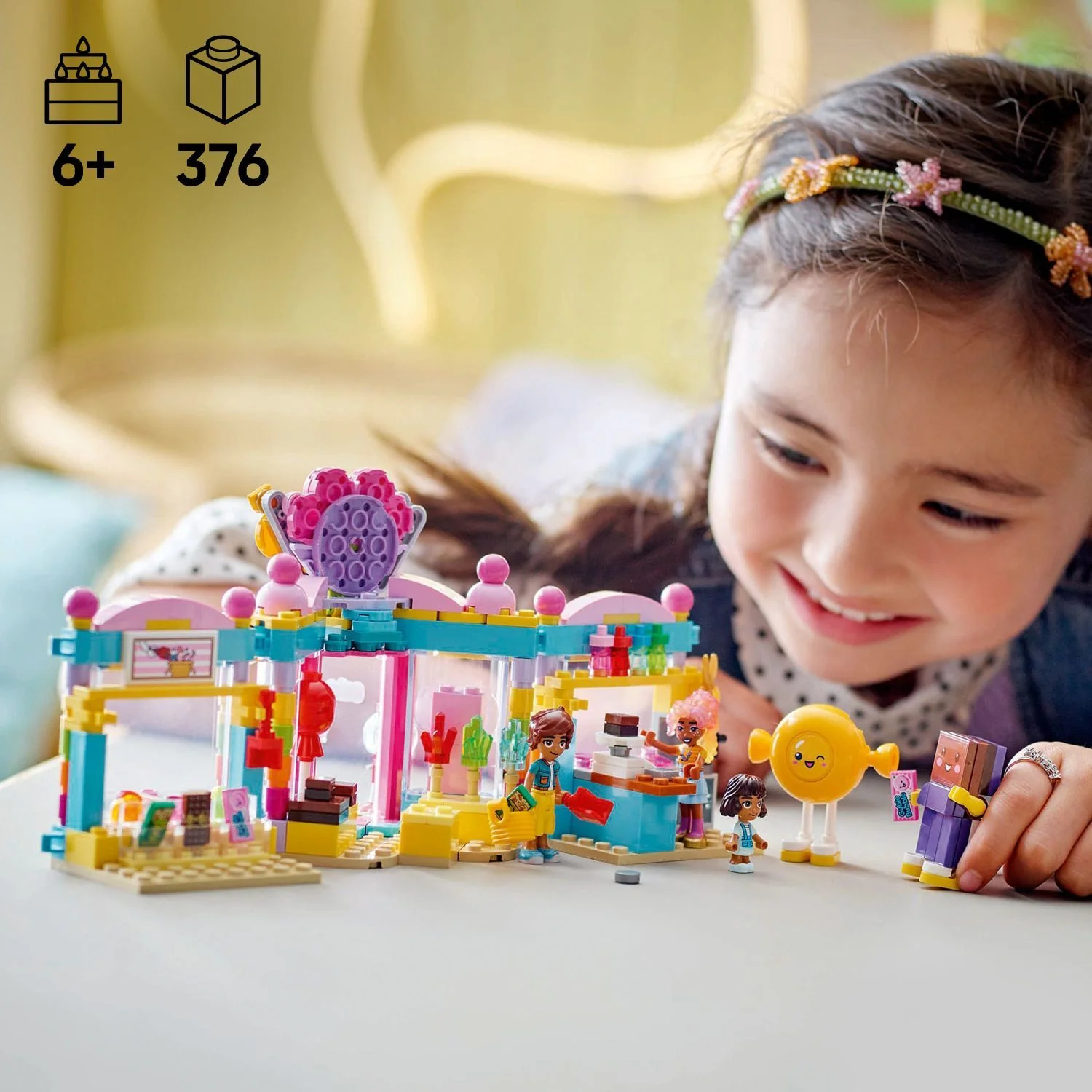 LEGO® Friends: Heartlake City Candy Store 42649 - Image 3