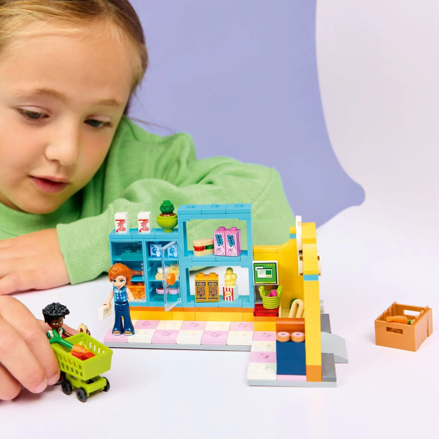 LEGO Friends: Heartlake City Convenience Store - Image 9