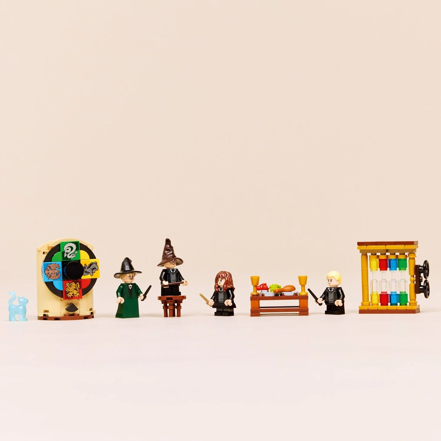 LEGO Harry Potter: Hogwarts™ Castle: Sorting Hat™ Ceremony - Image 10