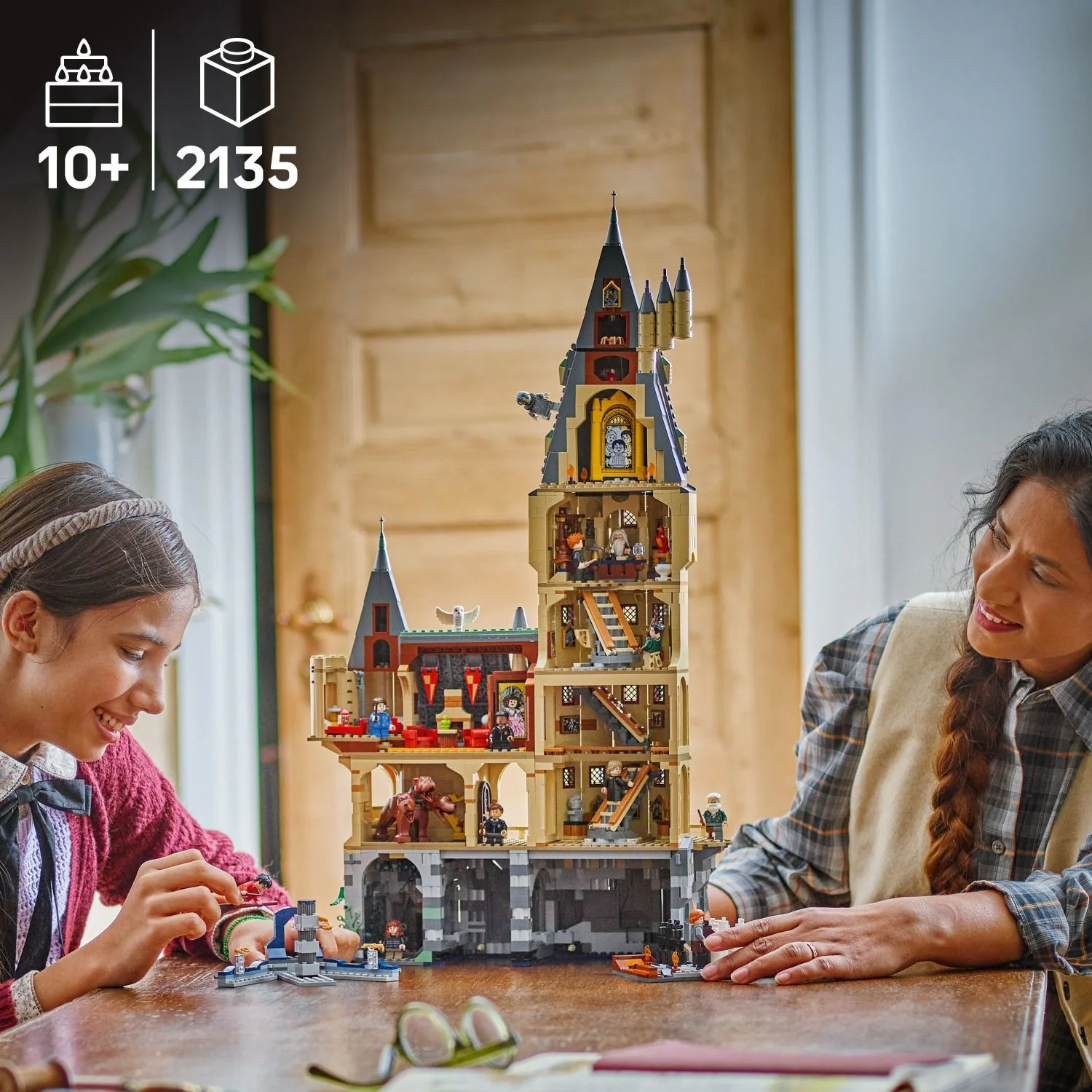 LEGO Harry Potter: Hogwarts™ Castle: The Main Tower - Image 3