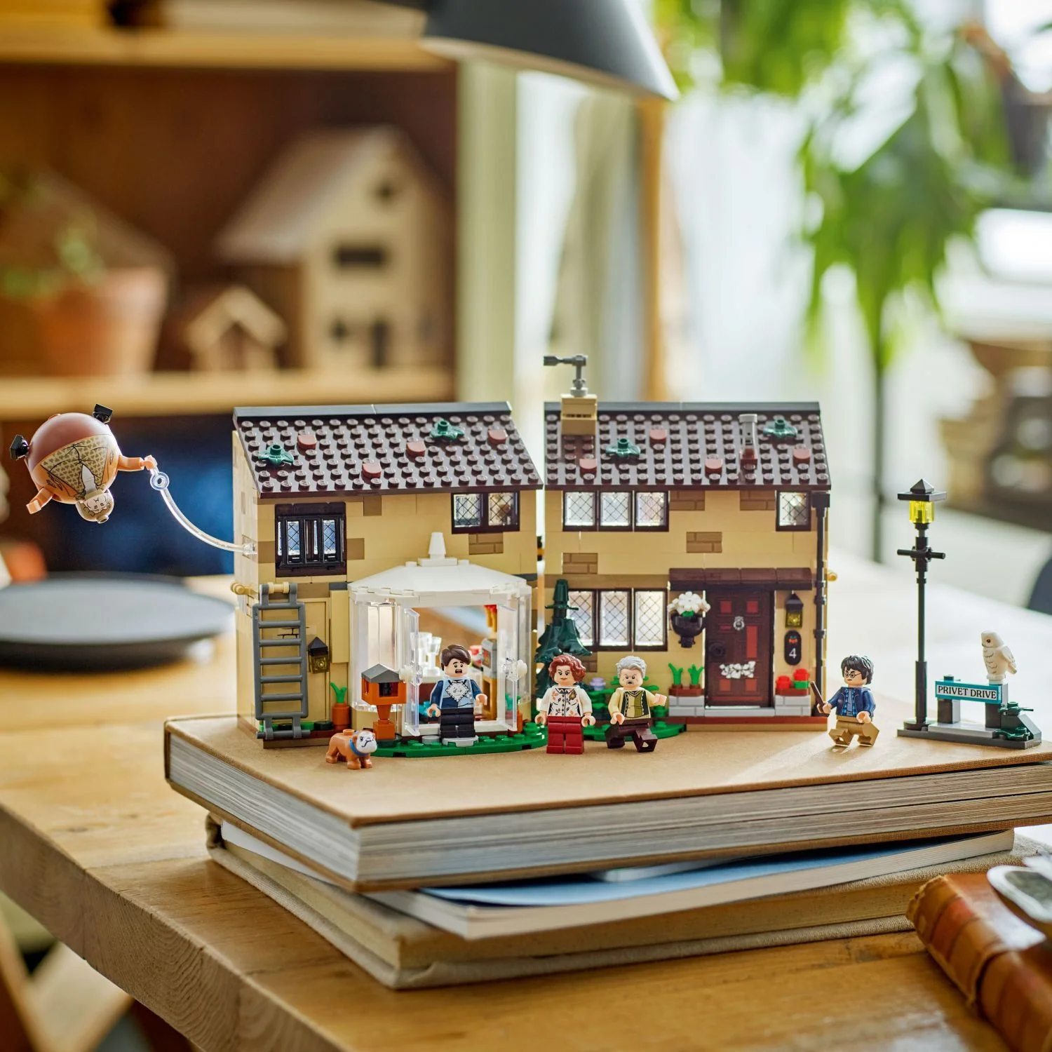 LEGO Harry Potter: Privet Drive: Aunt Marge's Visit - Image 10