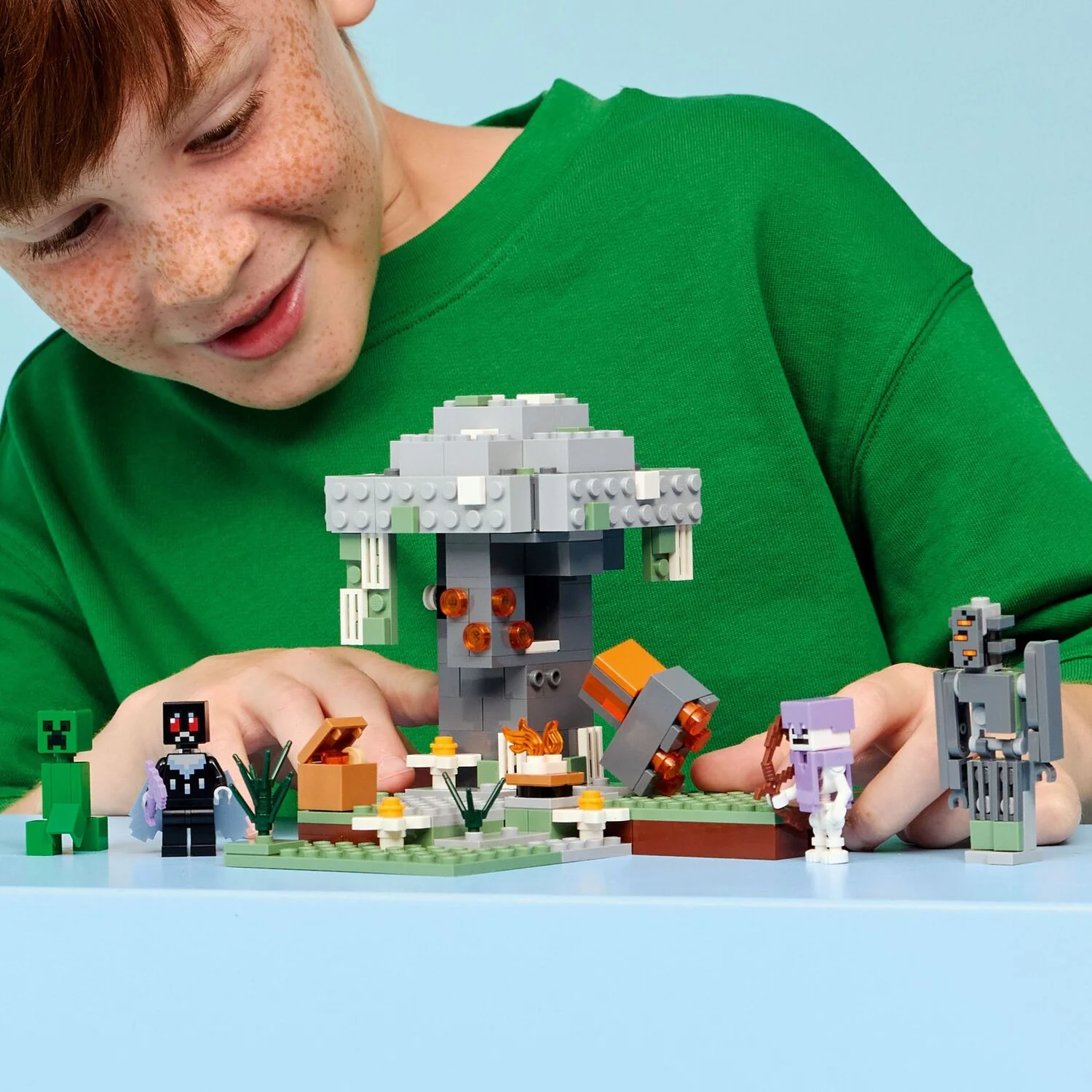 LEGO Minecraft: The Pale Garden - Image 3
