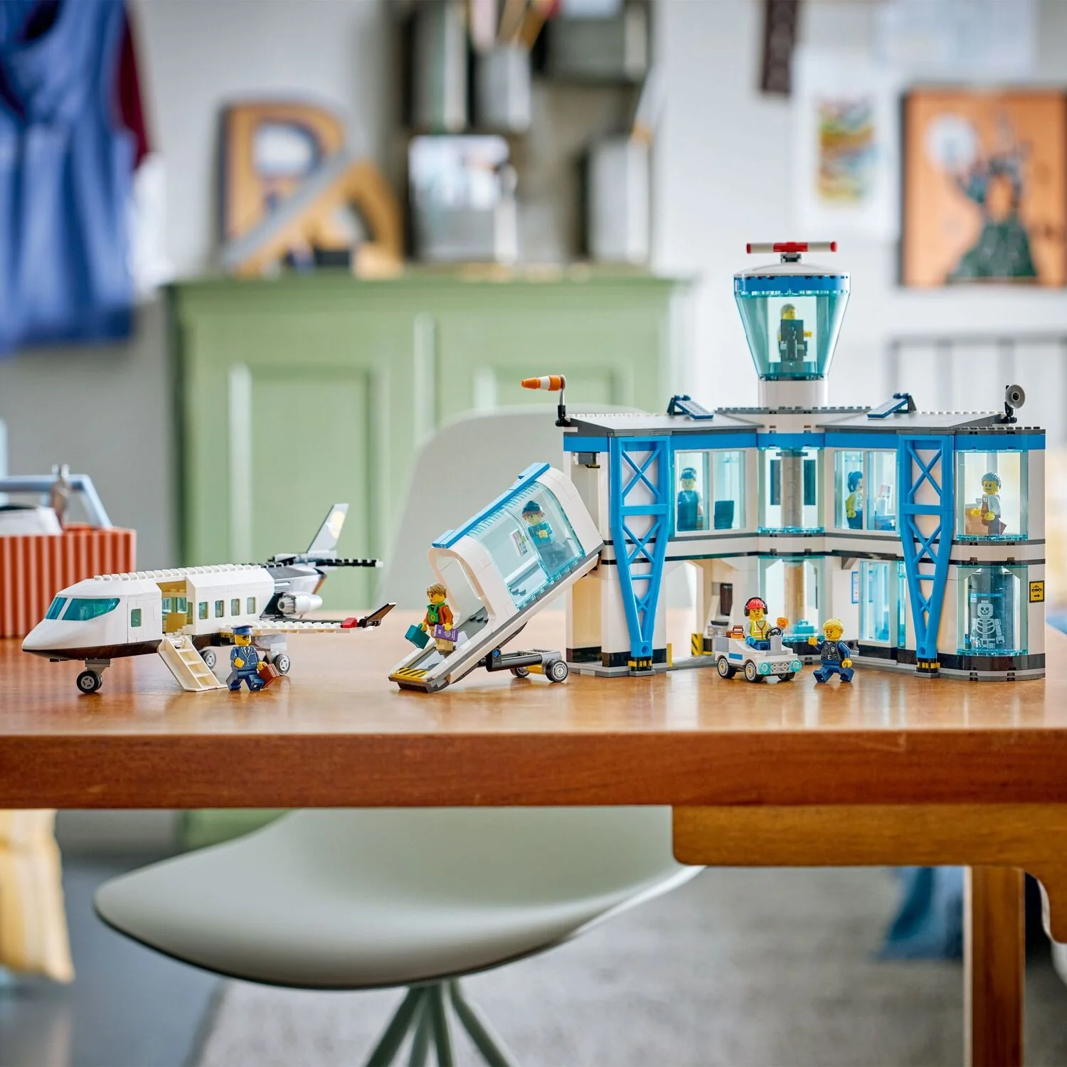 LEGO My City: Airport with Airplane - Image 10