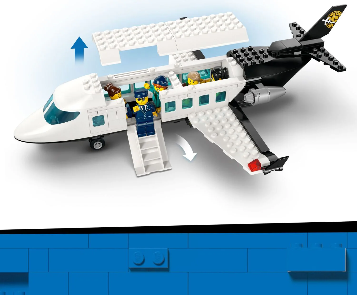 LEGO My City: Airport with Airplane - Image 4