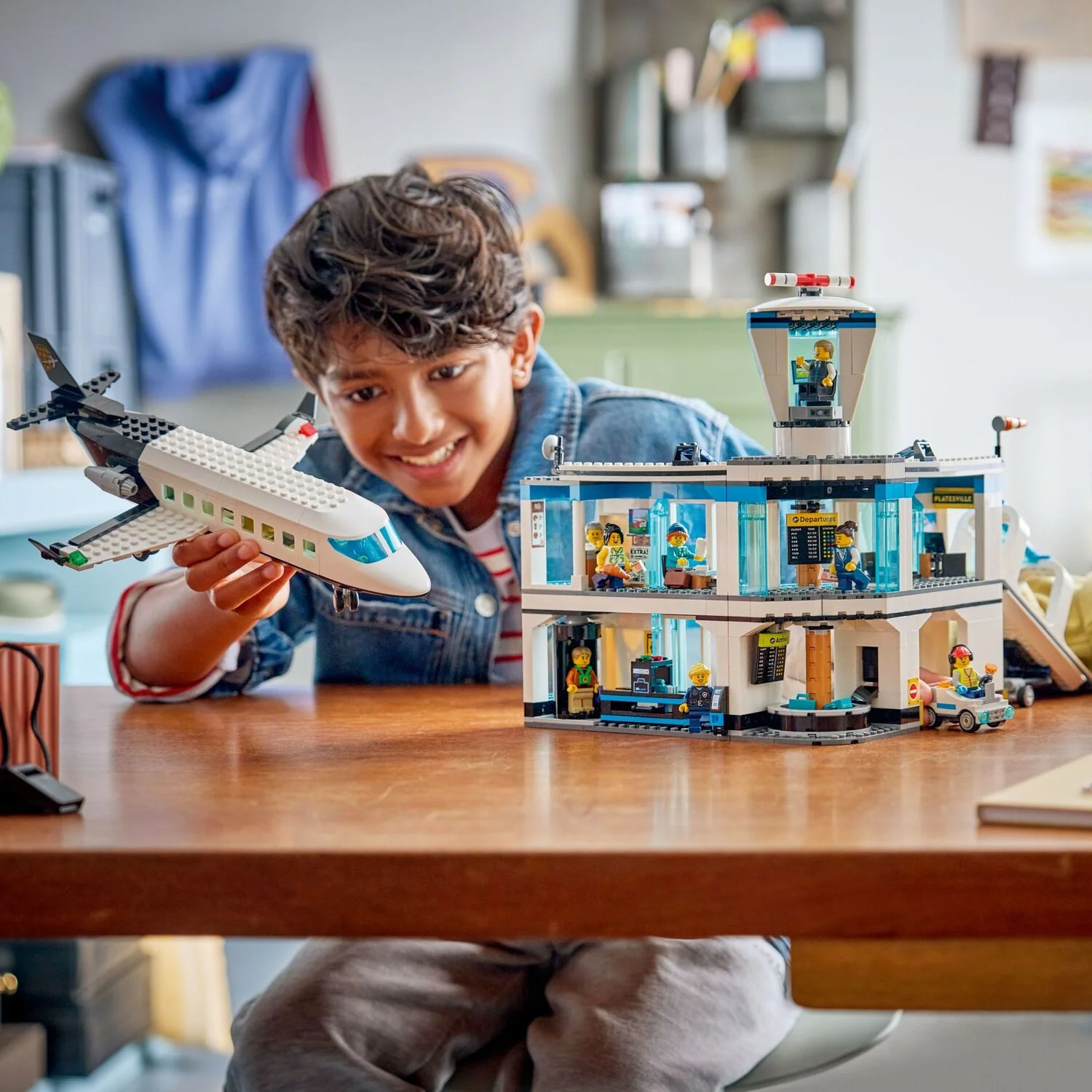 LEGO My City: Airport with Airplane - Image 9