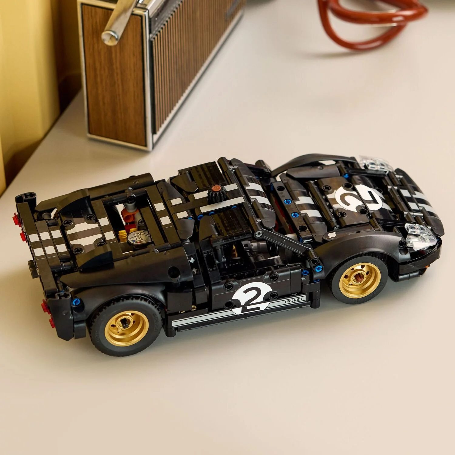 LEGO Technic: 1966 Ford GT40 MKII Race Car - Image 3