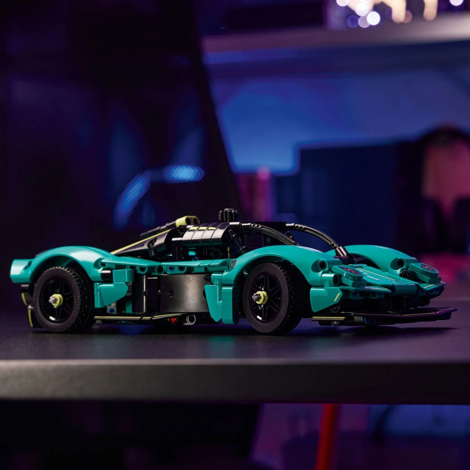 LEGO Technic: Aston Martin Valkyrie - Image 4