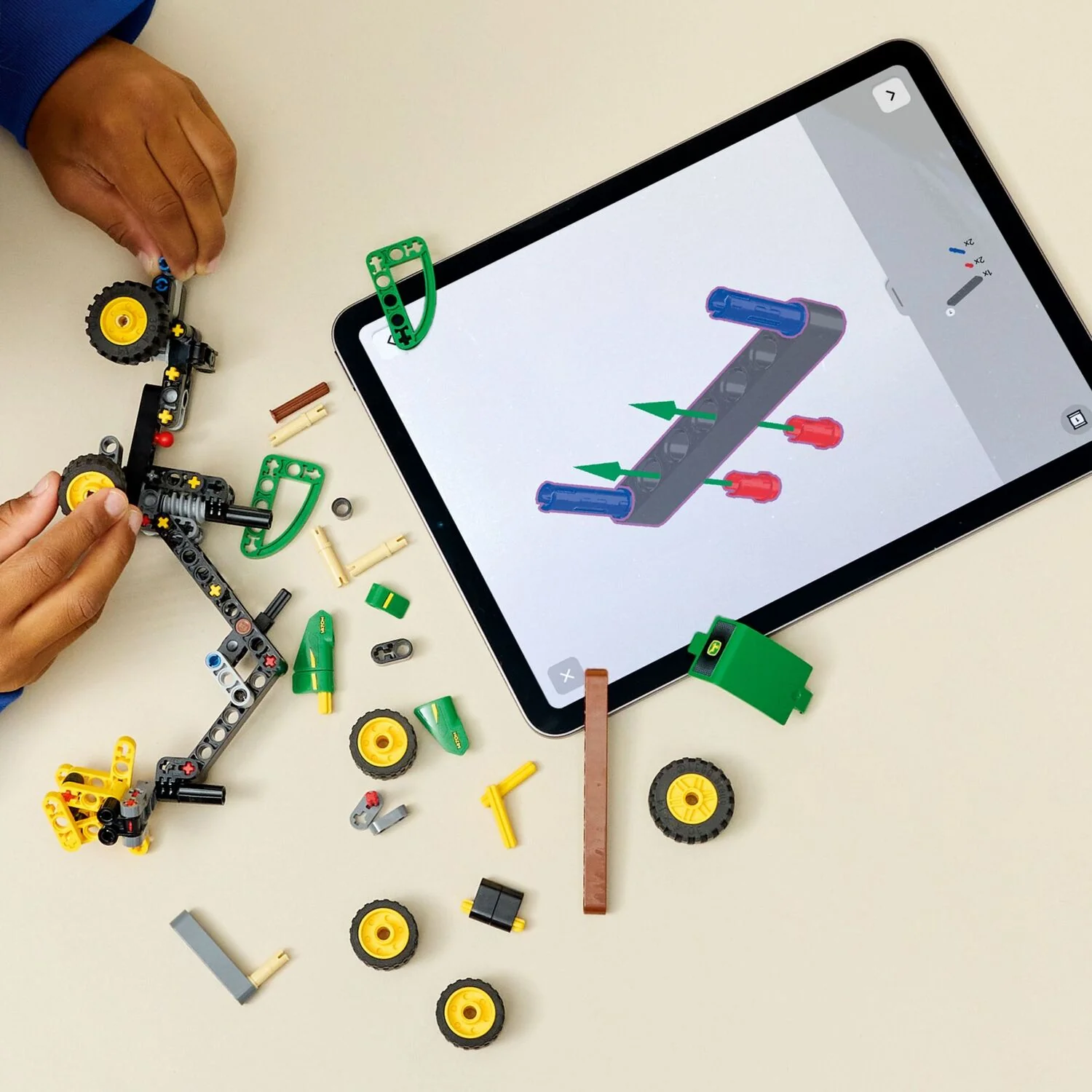 LEGO Technic: John Deere 1470H Wheeled Harvester - Image 3