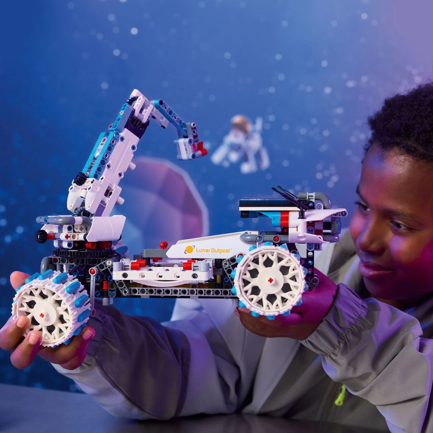 LEGO Technic: Lunar Outpost® Moon Rover Space Vehicle - Image 3