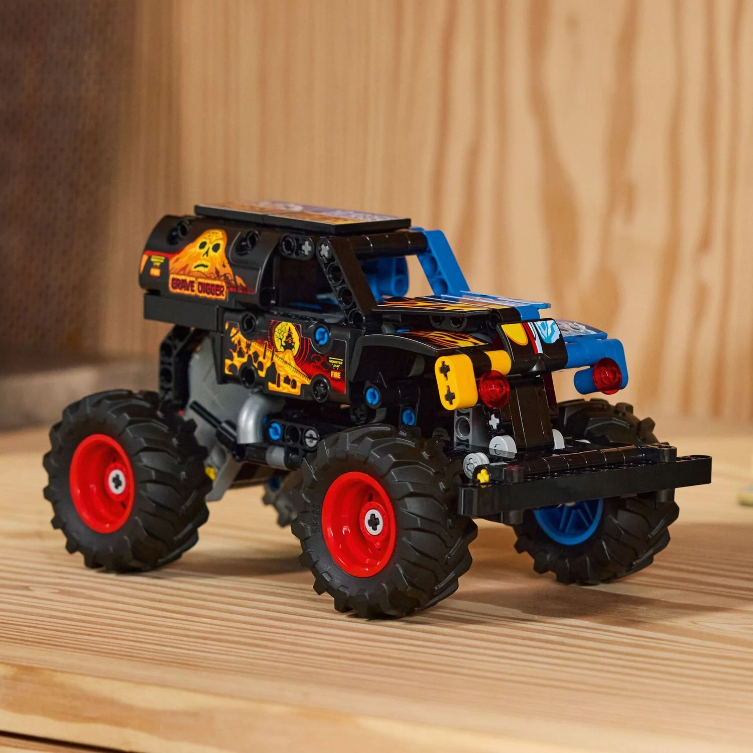 LEGO Technic: Monster Jam™ Grave Digger™ Fire and Ice - Image 3