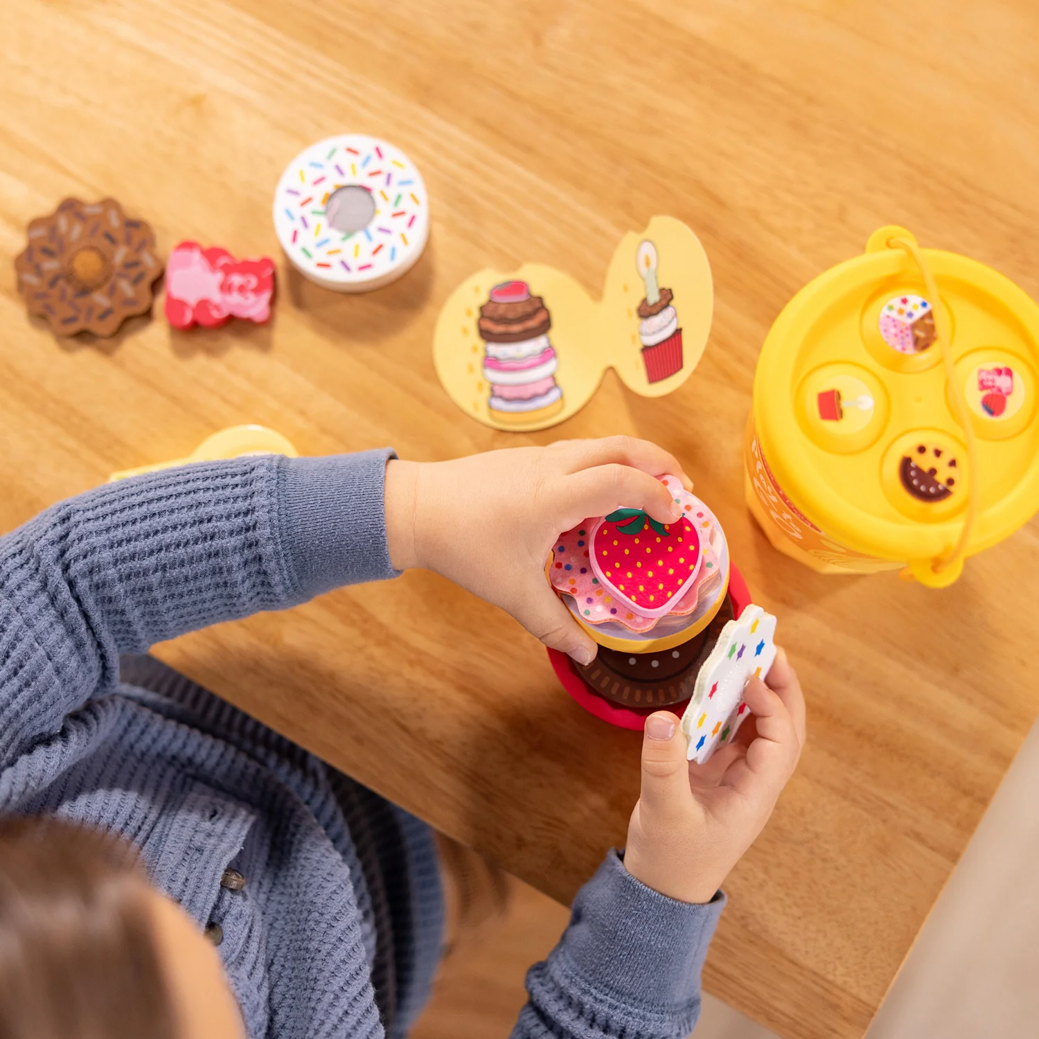 Play to Go Cake & Cookies Play Set - Image 3